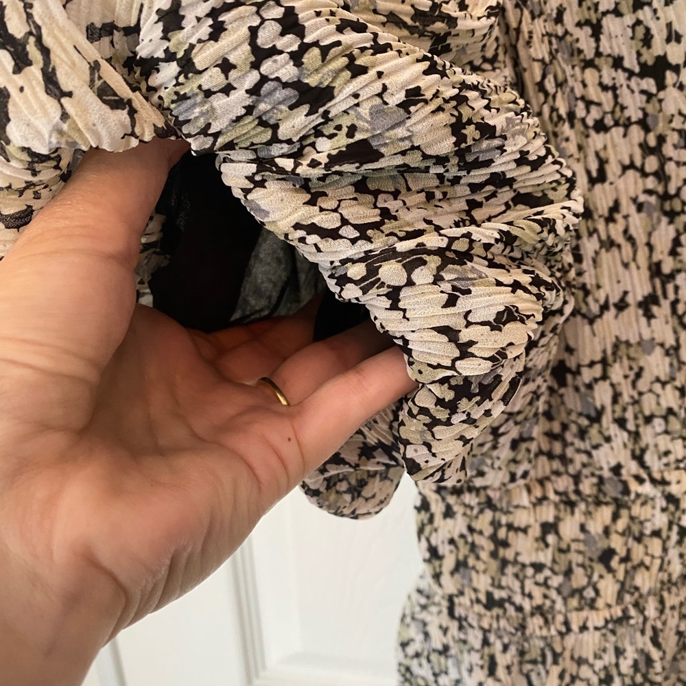 ASTR The Label Floral Bubble Puff Sleeve Blouse With Ties - Picture 12 of 12